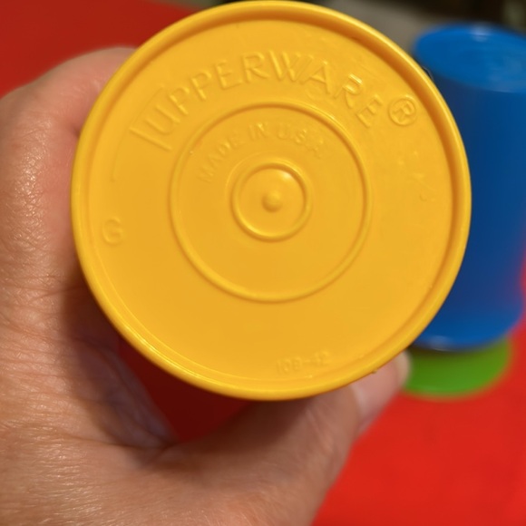 Vintage TUPPERWARE Childs Set of 4 Primary Color Childrens 6 oz Tumblers Glasses - Picture 3 of 3